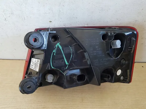 Luz trasera izquierda Audi A6 C7 Sedan image 4