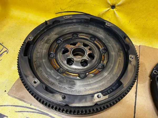 Volante bimassa completo VW Audi Seat Skoda Scala 1.0 TSI OEM image 2