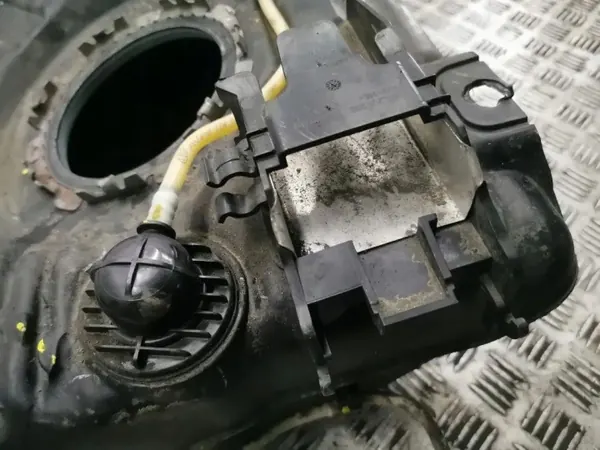 Réservoir carburant SEAT Ateca 2017 OEM 5Q0201021SH image 8
