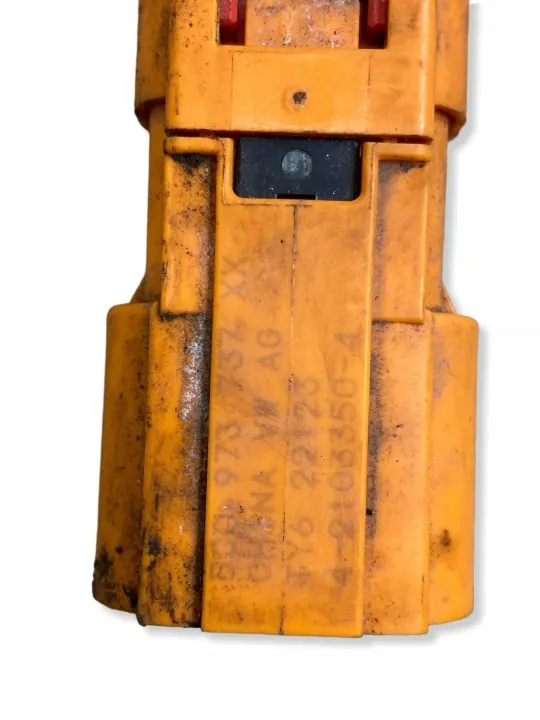 Volkswagen Tiguan Johdinpanta OEM 5QJ971449 image 4