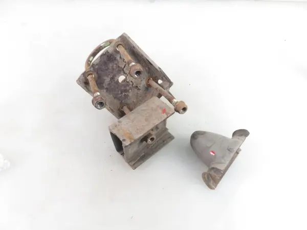 Begagnad Hyundai H-1 bladfjädermontering OEM 552604A500 image 3