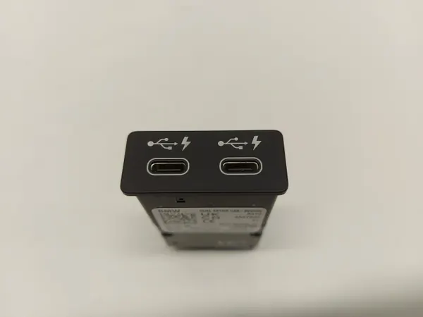 Prise USB BMW OEM 5A57B32 pour iX1 X1 U11 image 2