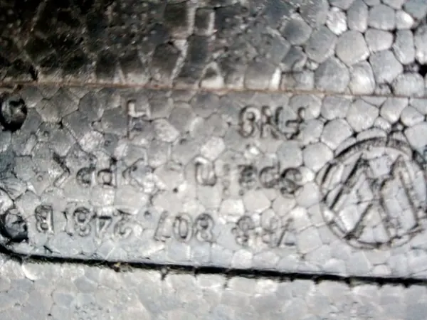 VW Touareg Etupuskuri 2010 image 2