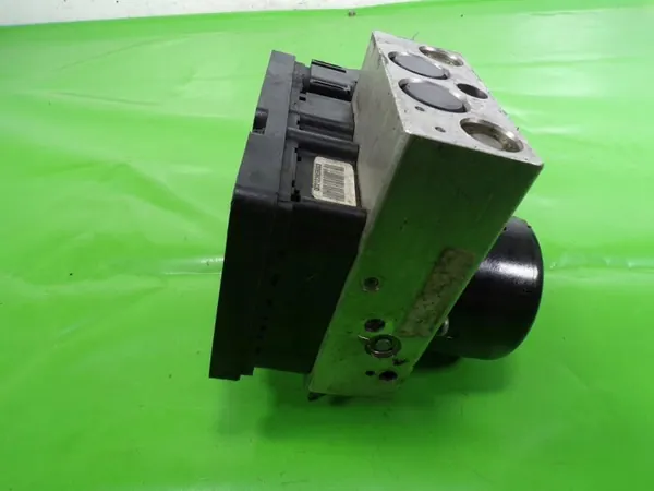 Pompe ABS Volvo V50 OEM P08671225 - Occasion image 3