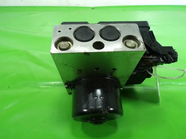 Pompe ABS Volvo V50 OEM P08671225 - Occasion image 4