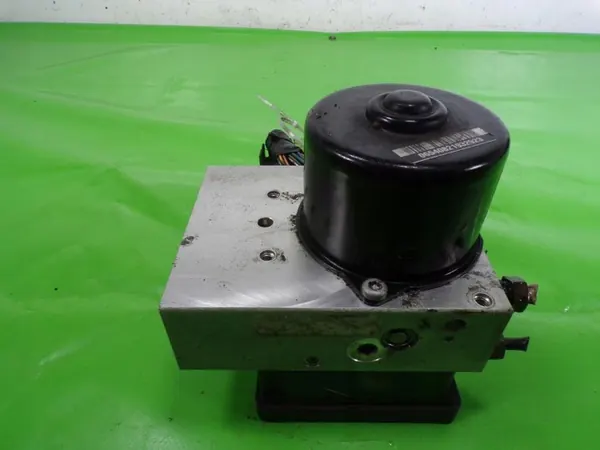Pompe ABS Volvo V50 OEM P08671225 - Occasion image 7