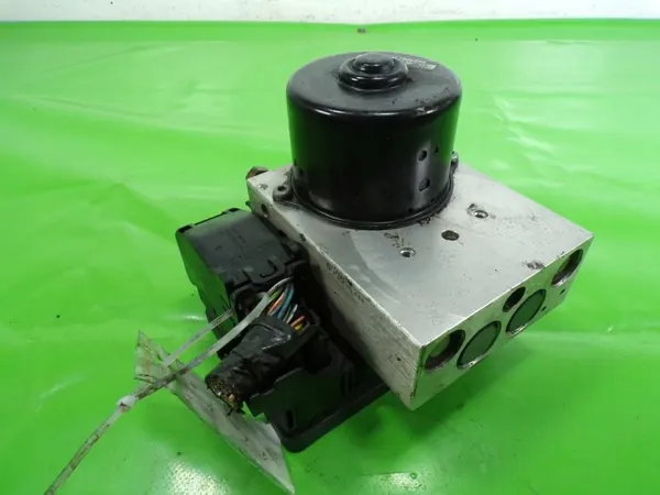 Pompe ABS Volvo V50 OEM P08671225 - Occasion image 8