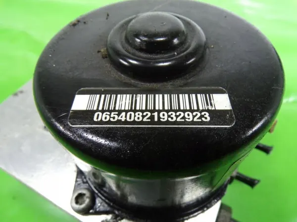Pompe ABS Volvo V50 OEM P08671225 - Occasion image 9