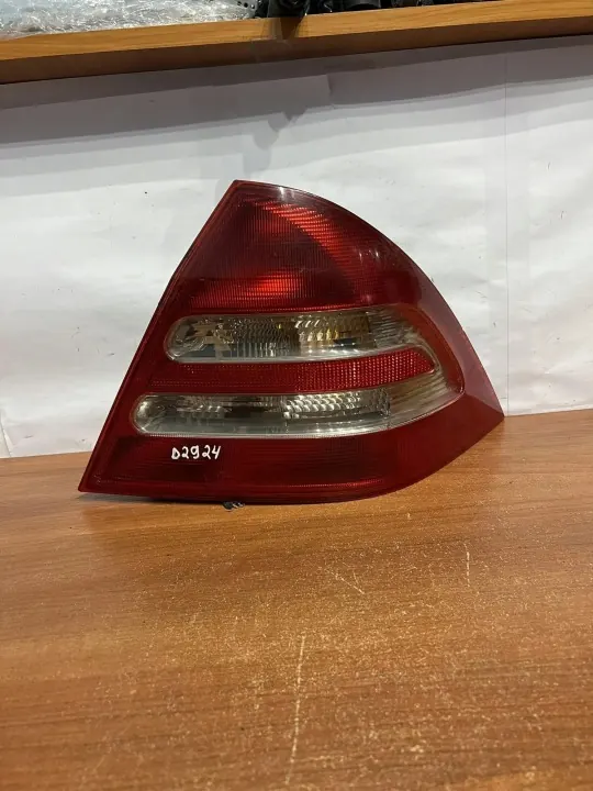 Panneau arrière carrosserie OEM D2924 Mercedes-Benz C W203 image 2