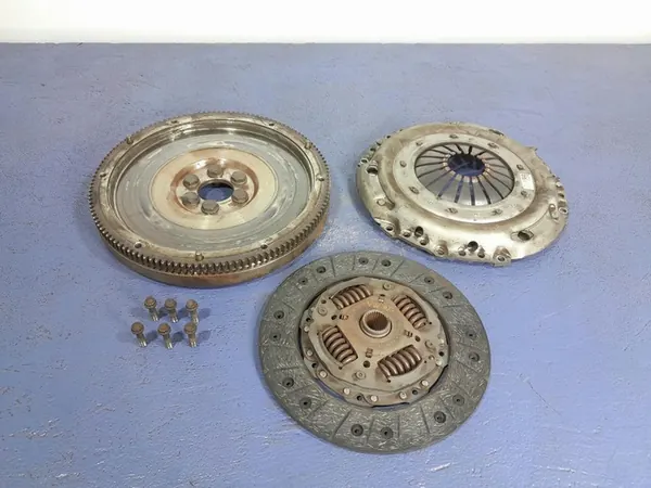 Kit de embreagem SEAT TOLEDO IV 1.6 TDI 03L105269A image 2