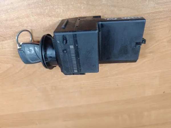 Mercedes-Benz contactsleutel OEM 6395450508 - Gebruikt image 2