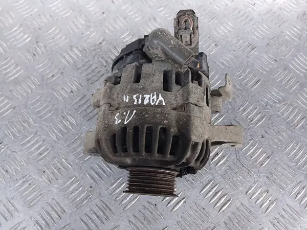 Toyota Yaris II 1.3 VVTI Vaihtovirtageneraattori OE 27060-0J051 image 3