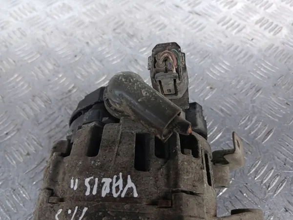 Toyota Yaris II 1.3 VVTI Vaihtovirtageneraattori OE 27060-0J051 image 4