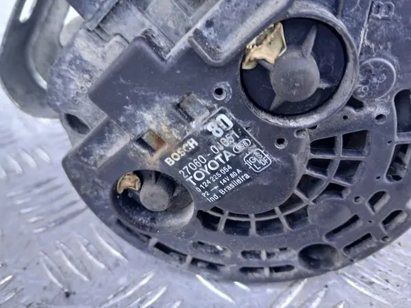 Toyota Yaris II 1.3 VVTI Vaihtovirtageneraattori OE 27060-0J051 image 7