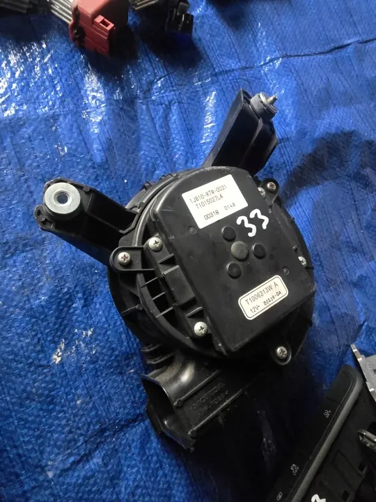 Honda CR-Z akun tuuletin OEM 1J810-RTW-0031 image 2