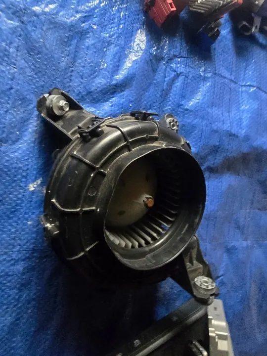Honda CR-Z akun tuuletin OEM 1J810-RTW-0031 image 3