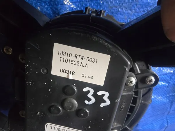 Honda CR-Z akun tuuletin OEM 1J810-RTW-0031 image 4