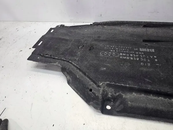 Linker onderbodembescherming OEM 8W0825207 voor Audi A4 B9 image 9