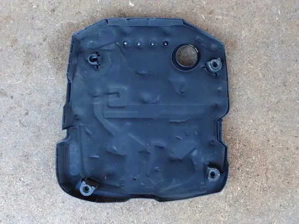 OEM 04L103925P Moottorikansi Audi 2.0 TDI:lle image 4