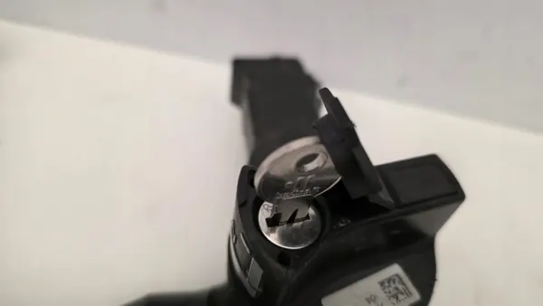Peräkärkikytkin OEM 9463513 BMW X1 F48:lle image 4