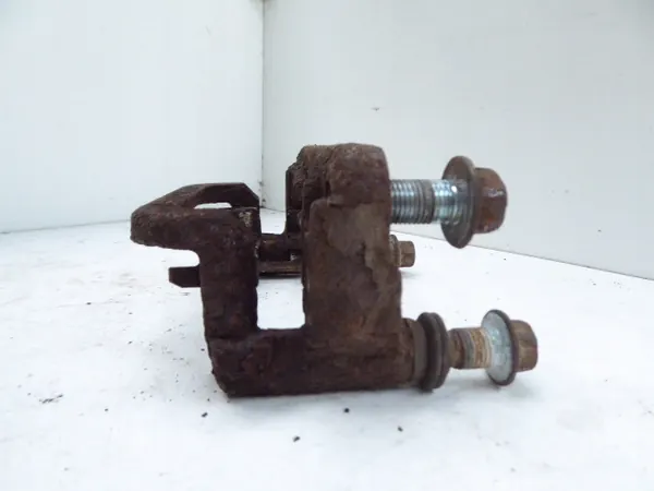 Nissan Qashqai I J10 Takajarrusatulan tuki 2.0 16V OEM image 2