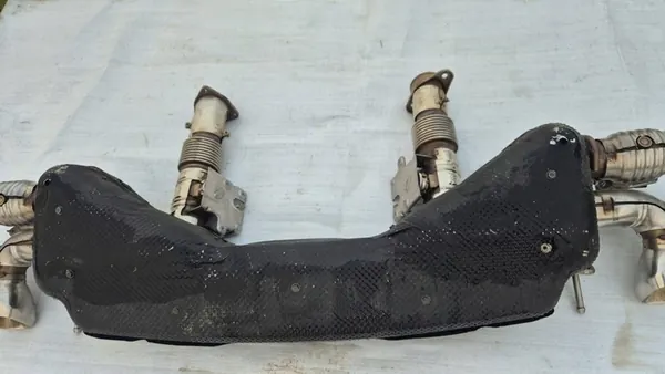 Sistema de escape Chevrolet Corvette C8 84896568 image 7