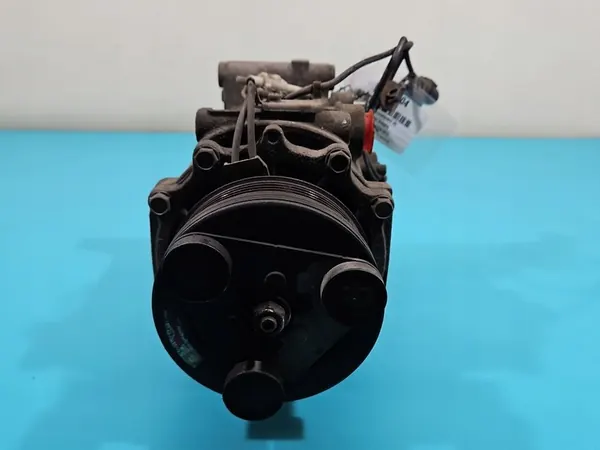 Compresseur de Climatisation Mitsubishi Grandis MR958135 image 2