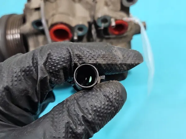 Compresseur de Climatisation Mitsubishi Grandis MR958135 image 8