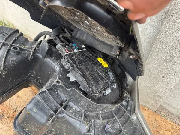 Tanque AdBlue Completo Renault Koleos II X-Trail image 2