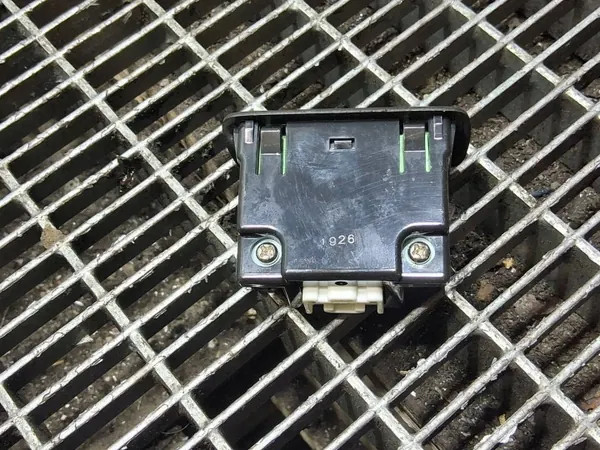Prise AUX Subaru XV OEM SKE53131 - Occasion image 3