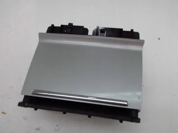 Skoda Octavia III Bakje met Draadloos Laden OEM 5E1863071B image 2