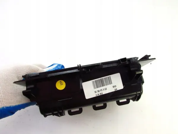Skoda Octavia III Bakje met Draadloos Laden OEM 5E1863071B image 4