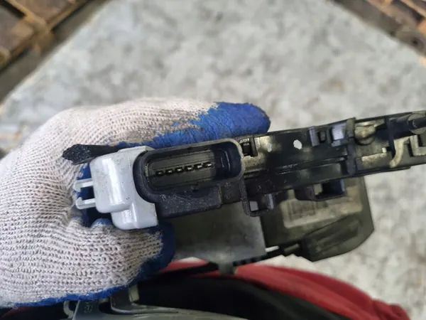 Kia Dörrlås Fram Höger 81320-1P020 image 4