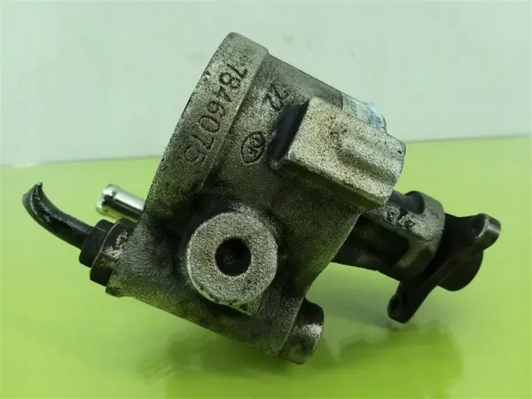 Pompe de direction assistée Volvo OEM 7700872160D - Occasion image 3