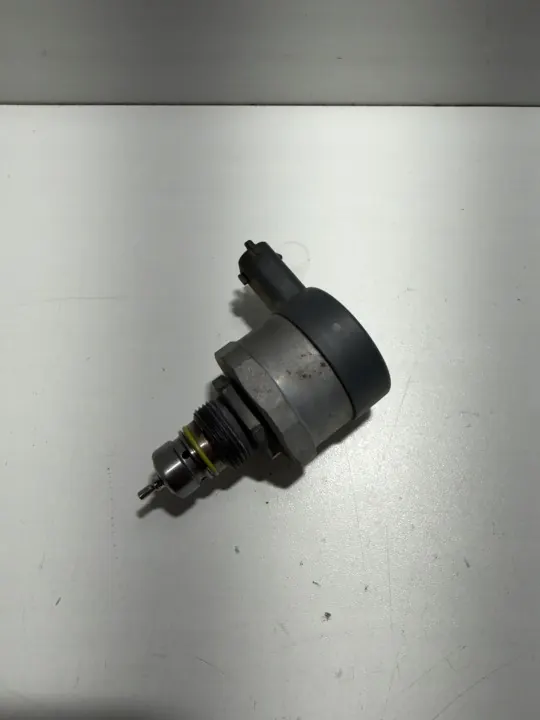 Soupape Régulateur Pression Rail Carburant OEM GC46-9H321-BA image 3