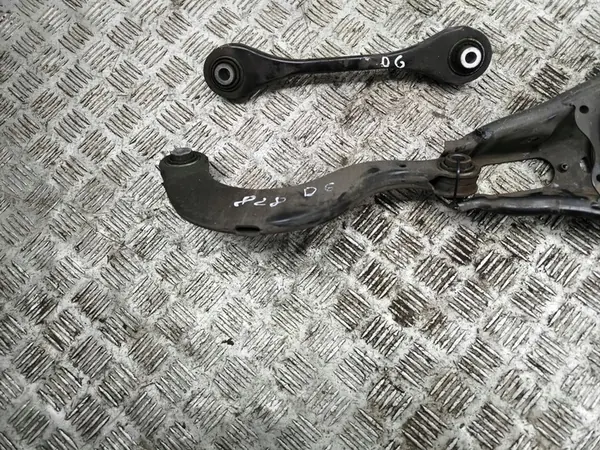 Volkswagen Golf VIII 2022 Braccio Superiore Posteriore Destro OEM image 2