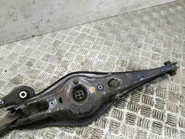 Volkswagen Golf VIII 2022 Braccio Superiore Posteriore Destro OEM image 5