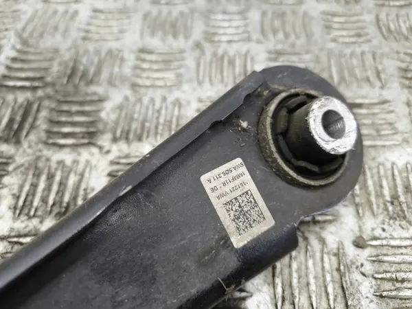 Volkswagen Golf VIII 2022 Braccio Superiore Posteriore Destro OEM image 8