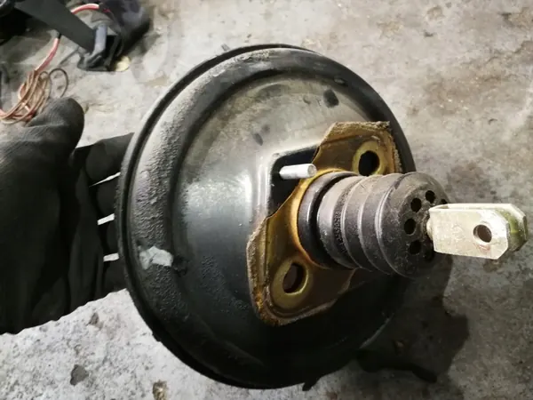 Mercedes Servo Pump Reservoir W201 190E (211) image 3
