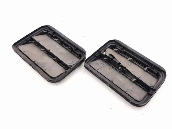 Nissan 350Z Ventilationsgallret OEM 7700838358 - Begagnad image 2
