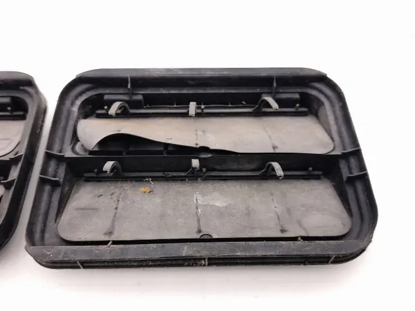 Nissan 350Z Ventilationsgallret OEM 7700838358 - Begagnad image 3