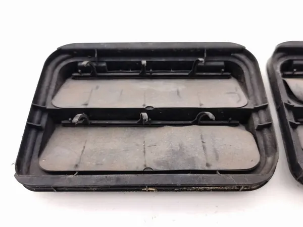 Nissan 350Z Ventilationsgallret OEM 7700838358 - Begagnad image 4