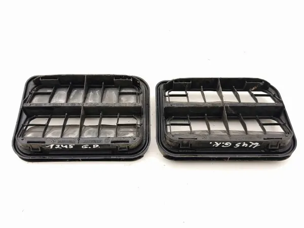 Nissan 350Z Ventilationsgallret OEM 7700838358 - Begagnad image 8