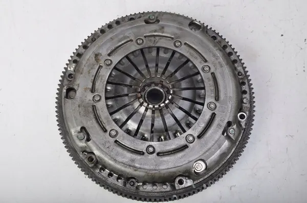 VW GOLF 7 1.5 TSI Volante Duplo OEM 04E141026F image 4