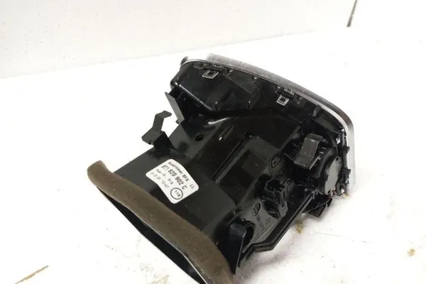 Dashboard Luchtventielen AUDI A4 2.7L diesel 2010 OEM image 4