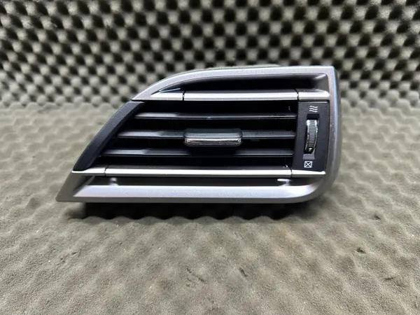 Grille de ventilation OEM 66110AN120 pour Subaru Legacy image 2