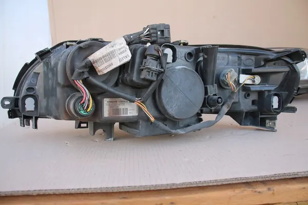 VOLVO V70 S60 XC70 Oikea Ajovalaisin H7 30698836 image 10