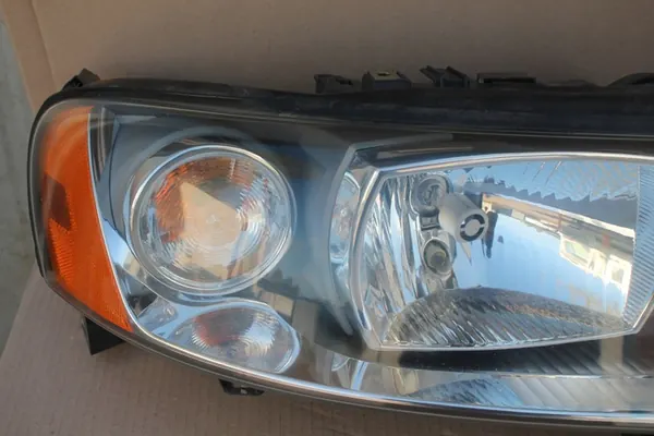 VOLVO V70 S60 XC70 Oikea Ajovalaisin H7 30698836 image 2