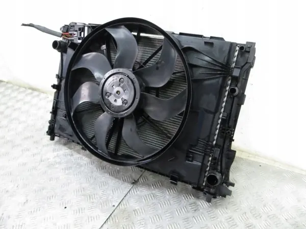 Kühlerlüfter Mercedes W205 2.0 CGI OEM 167/085 image 3