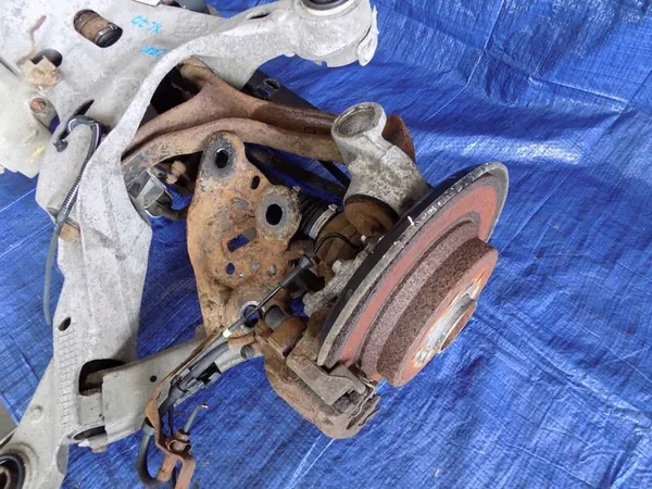 VOLVO XC70 II 2.4 D5 Pièces de Suspension image 3